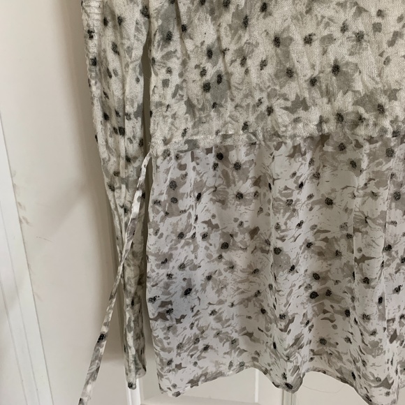 Cute Button-up Vera Wang Cardigan - Picture 5 of 6